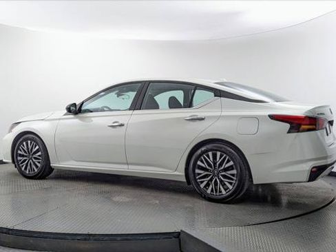 Used 2024 Nissan Altima 2.5 SV FWD image 6