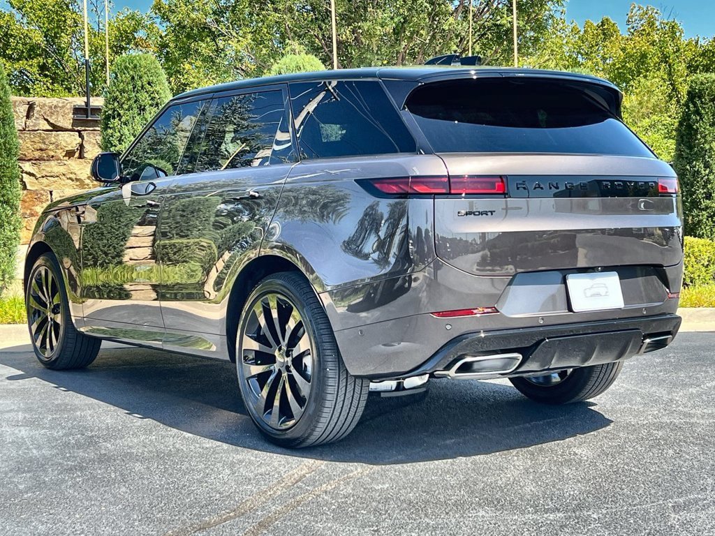 New 2027 Land Rover Range Rover Sport Dynamic SE AWD/4WD image 3