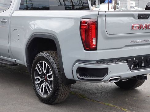 Used 2025 GMC Sierra 1500 AT4 w/ Technology Package AWD/4WD image 11