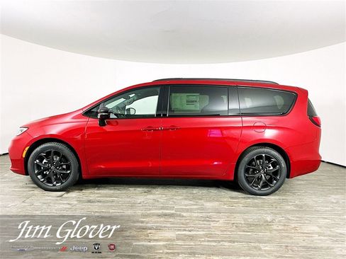 New 2026 Chrysler Pacifica Select w/ S Appearance Package image 12