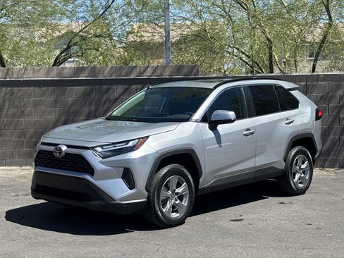 Used 2022 Toyota RAV4 XLE FWD image 4