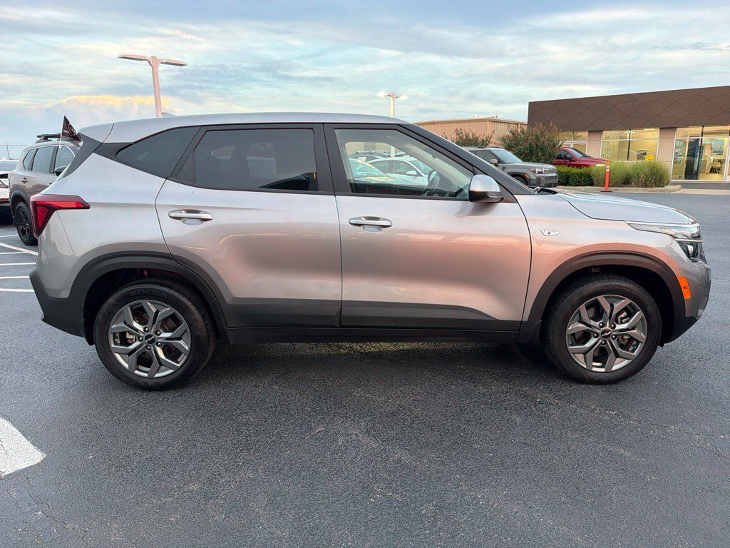 Used 2026 Kia Seltos LX AWD/4WD image 6