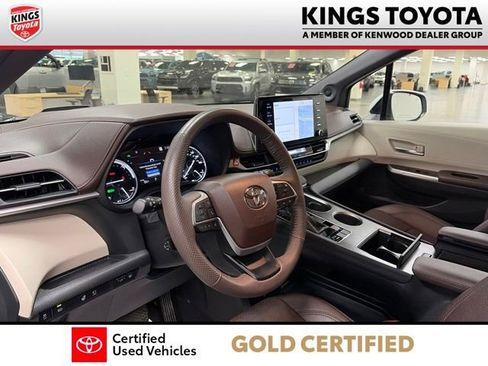 Certified 2024 Toyota Sienna Platinum FWD image 19