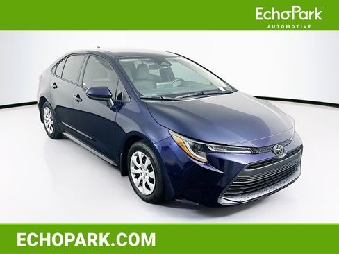 Used 2025 Toyota Corolla LE FWD image 1