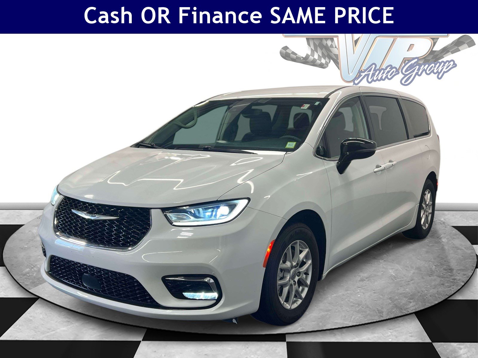 Used 2024 Chrysler Pacifica Touring-L FWD image 5
