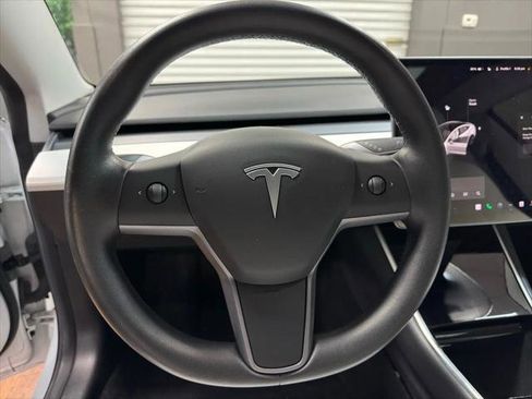 Used 2020 Tesla Model 3 Standard Range Plus image 15