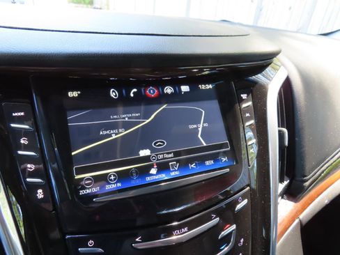 Used 2018 Cadillac Escalade Premium Luxury RWD image 32