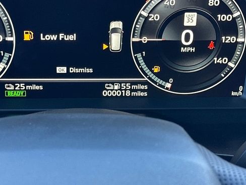 Used 2025 Mitsubishi Outlander 4WD Plug-In Hybrid image 27