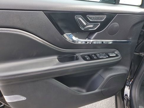 New 2026 Lincoln Corsair Reserve w/ Jet Appearance Package FWD image 18