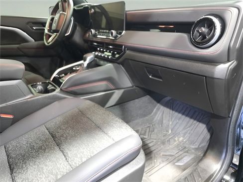 Used 2024 Chevrolet Colorado Z71 w/ Z71 Convenience Package 2 image 17