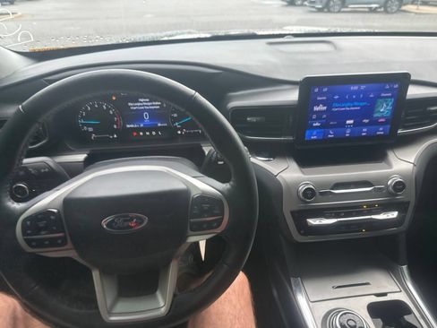 Used 2023 Ford Explorer XLT w/ Equipment Group 202A AWD/4WD image 16