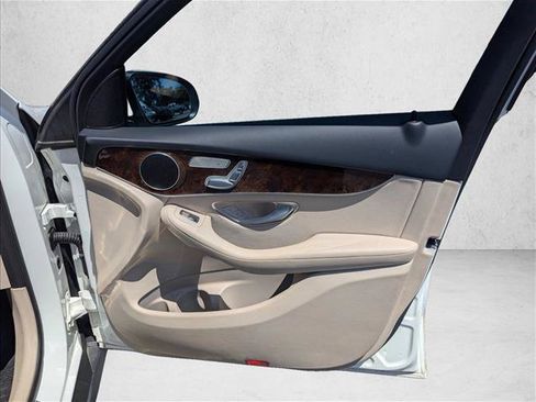Used 2019 Mercedes-Benz GLC 300 image 27