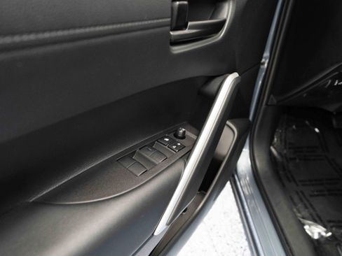 Used 2025 Toyota Corolla Cross LE FWD image 7
