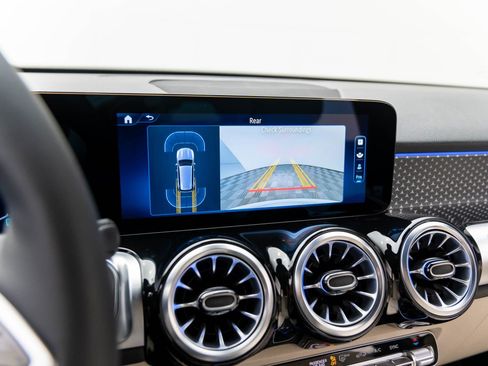 New 2025 Mercedes-Benz GLB 250 4MATIC image 24