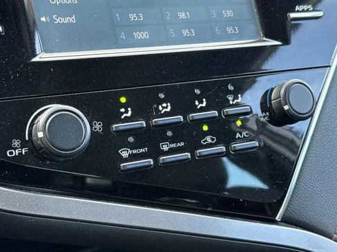 Used 2018 Toyota Camry LE image 20