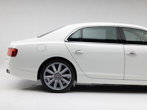 Used 2016 Bentley Flying Spur V8 image 21