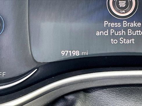 Used 2022 Chrysler Pacifica Touring-L FWD image 19