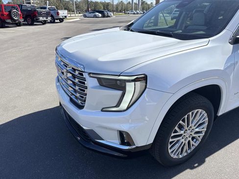 Used 2024 GMC Acadia Denali image 10