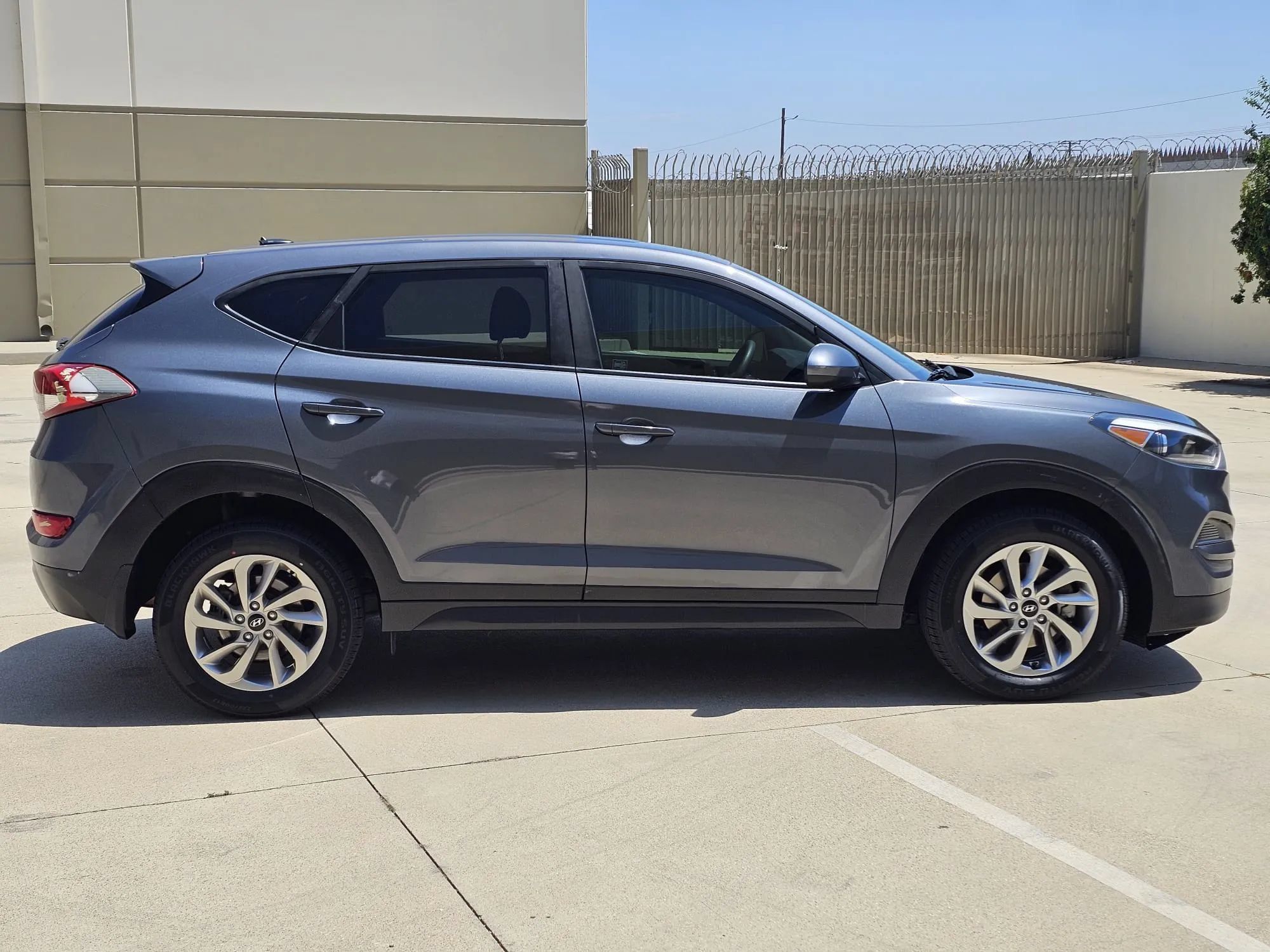 Used 2017 Hyundai Tucson SE w/ Cargo Package FWD image 4