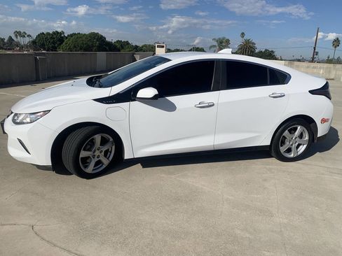 Used 2018 Chevrolet Volt LT image 11