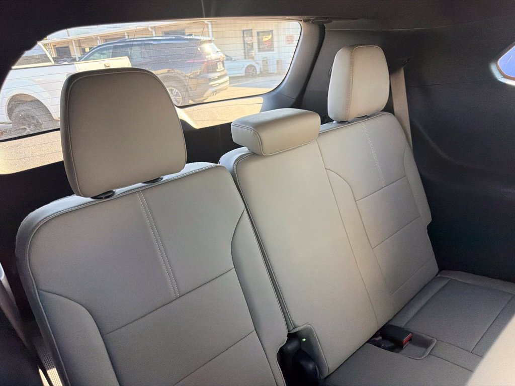 Used 2024 GMC Acadia Elevation FWD image 21