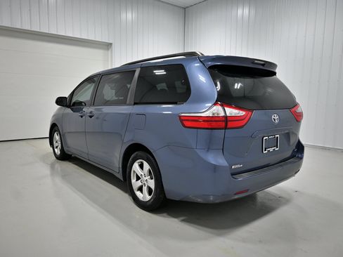 Used 2017 Toyota Sienna LE FWD image 24