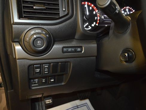 Used 2021 Nissan Titan PRO-4X w/ Pro-4x Convenience Package AWD/4WD image 16