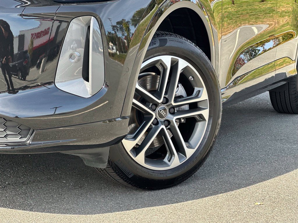 Used 2025 Audi Q5 Premium w/ Convenience Package AWD/4WD image 2