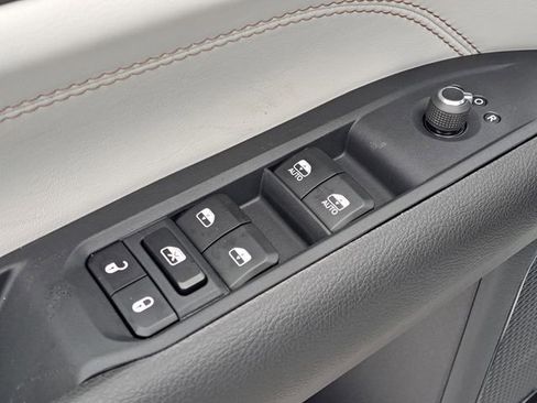 New 2026 Jeep Compass Limited image 17