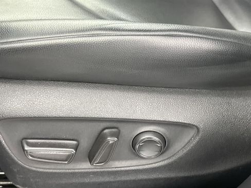 Used 2023 Toyota Highlander XLE image 12