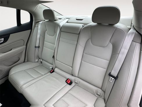 Used 2024 Volvo S60 B5 Core image 13