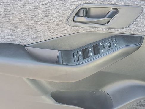 Used 2023 Nissan Rogue FWD image 13