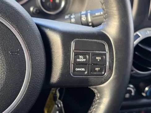 Used 2016 Jeep Wrangler Unlimited Rubicon w/ Connectivity Group AWD/4WD image 31