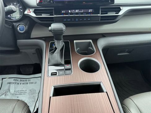 Used 2023 Toyota Sienna LE image 11