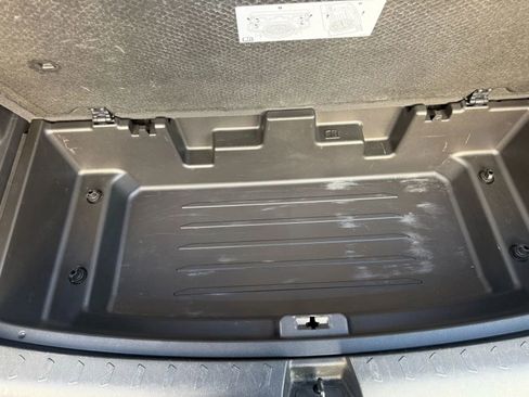 Used 2020 Chevrolet Traverse LT image 39