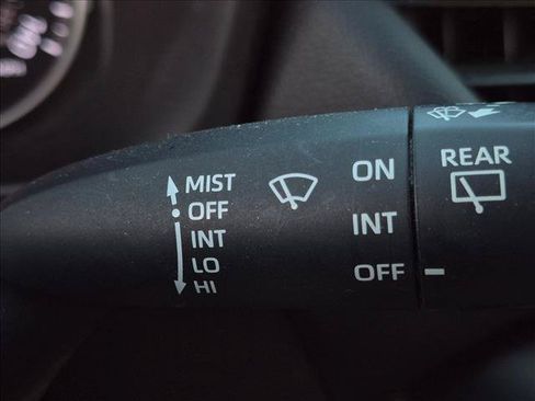 Used 2021 Toyota RAV4 LE AWD/4WD image 17