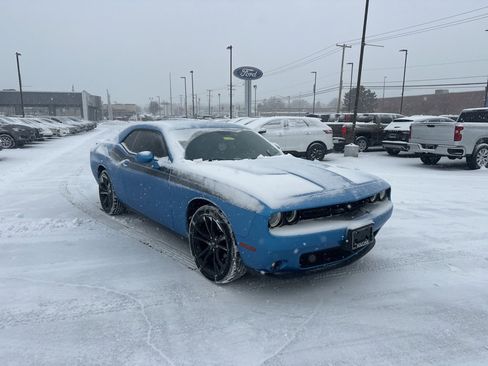 Used 2018 Dodge Challenger SXT w/ Blacktop Package image 3