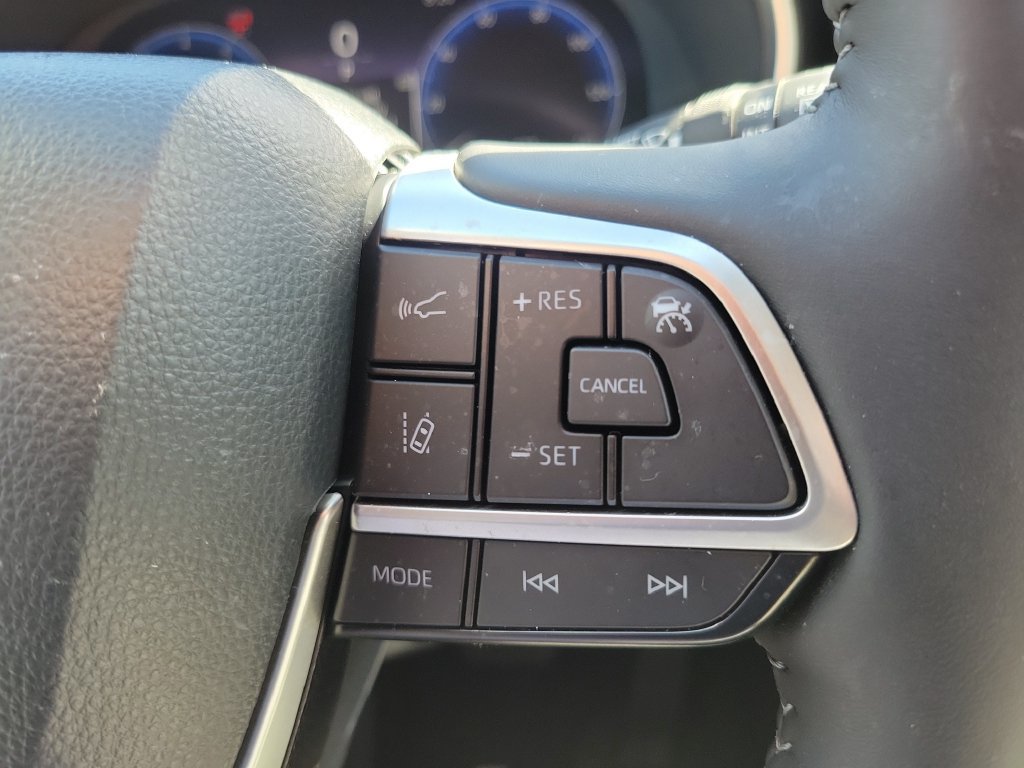 Used 2025 Toyota Highlander Limited FWD image 21