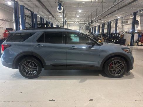 Certified 2025 Ford Explorer ST AWD/4WD image 4
