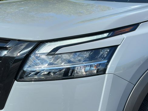 Certified 2024 Nissan Pathfinder SL w/ SL Premium Package image 4