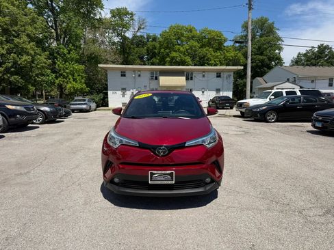 Used 2018 Toyota C-HR XLE FWD image 2