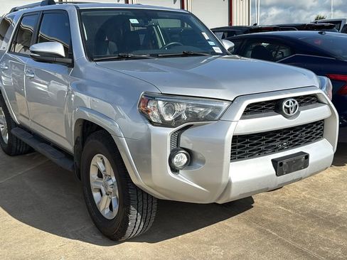 Used 2019 Toyota 4Runner SR5 Premium RWD image 2