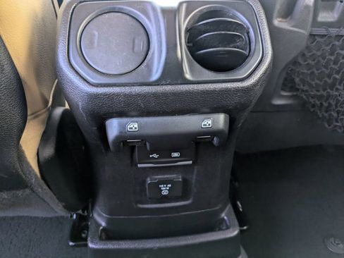 Used 2018 Jeep Wrangler Unlimited Rubicon image 18