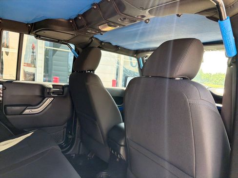 Used 2015 Jeep Wrangler Unlimited Sport w/ Quick Order Package 23S AWD/4WD image 23