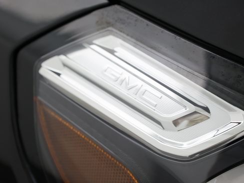 Used 2024 GMC Terrain SLE w/ Elevation Edition FWD image 11