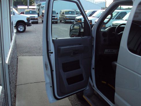 Used 2014 Ford E-250 and Econoline 250 Extended w/ Power Group RWD image 25