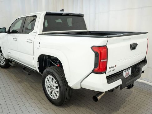 Used 2025 Toyota Tacoma SR5 image 3