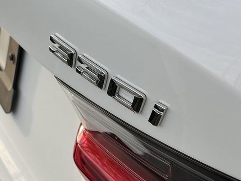 Used 2022 BMW 330i Sedan w/ M Sport Package image 8