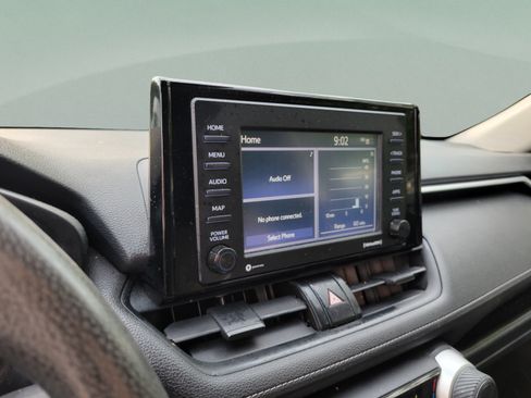 Used 2020 Toyota RAV4 LE w/ Carpet Mat Package FWD image 17
