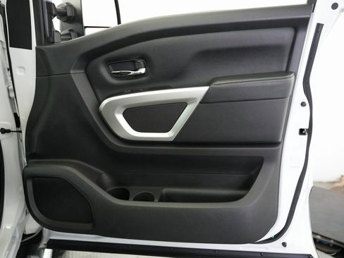 Used 2019 Nissan Titan PRO-4X AWD/4WD image 56